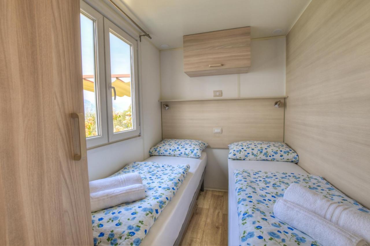 Agricampeggio Relax Maxicaravan Кастелето ди Бренцоне Екстериор снимка